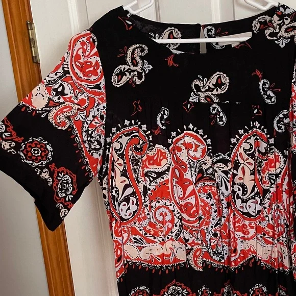 LOFT Black and Red Paisley Blouse - Picture 2 of 6